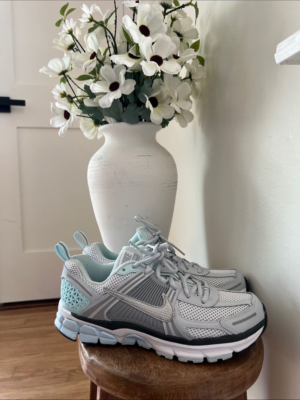Nike Women's Light Gray and Mint Athletic Running Shoes